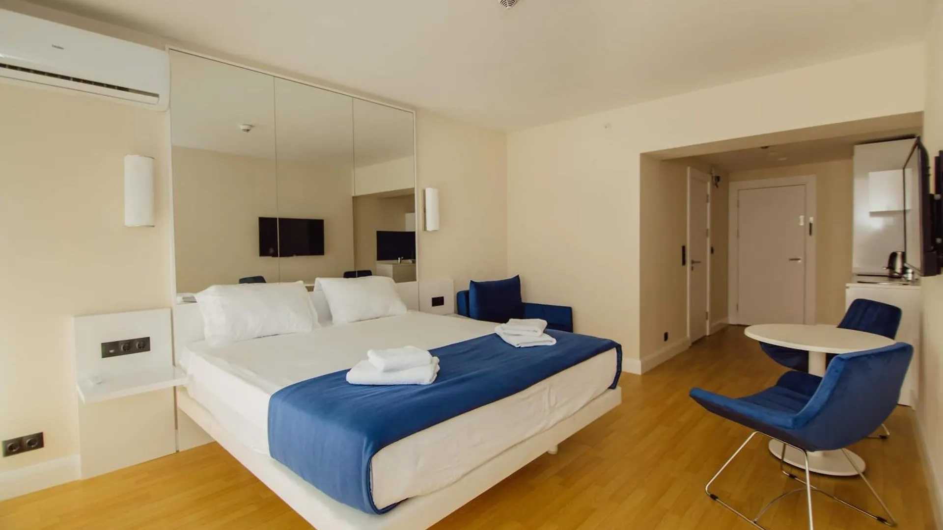 Panorama Central Batumi & Black Sea View Hotel 5*,  Georgien